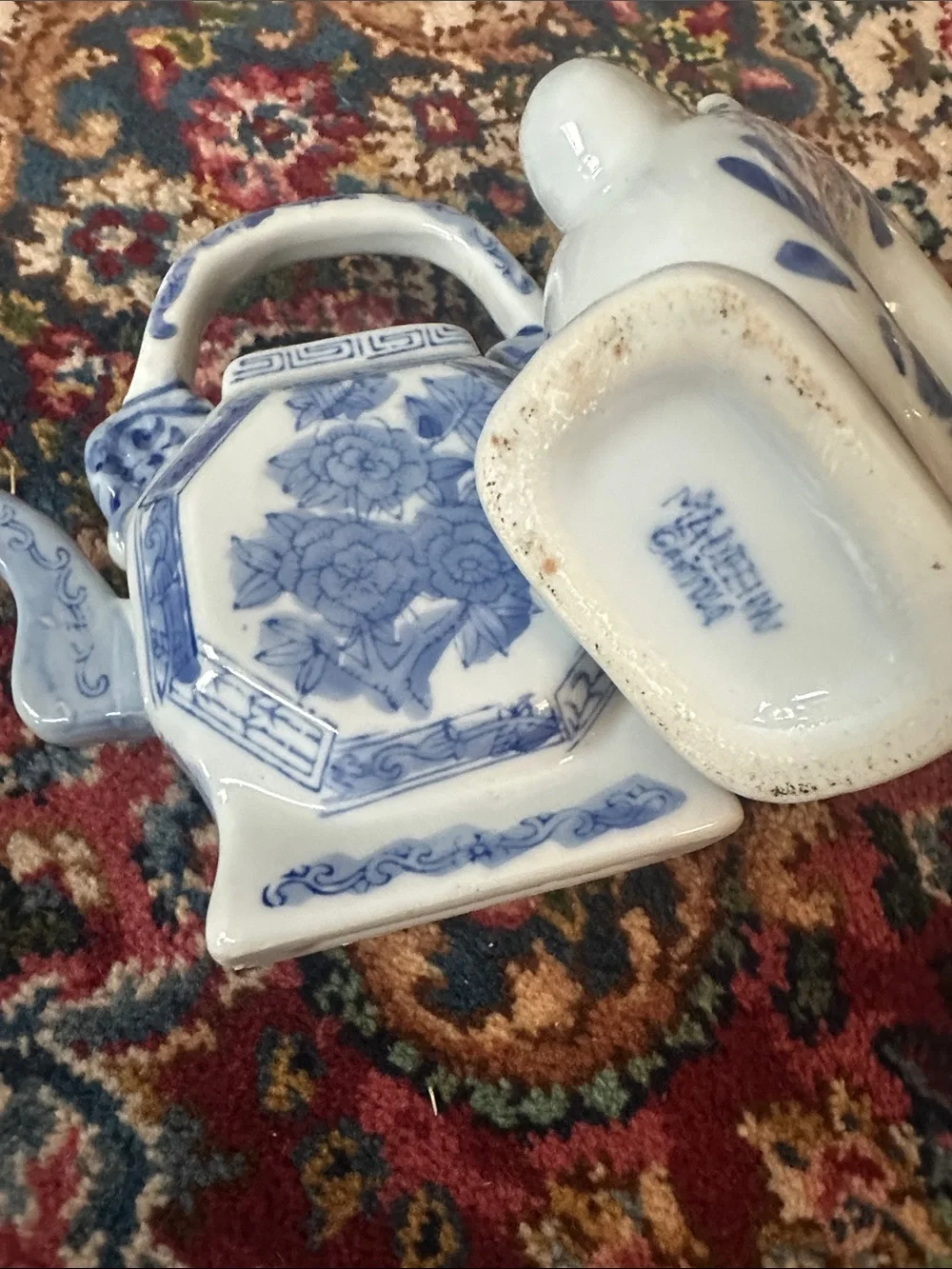 Set of 2 Vintage Chinese Porcelain Teapots.